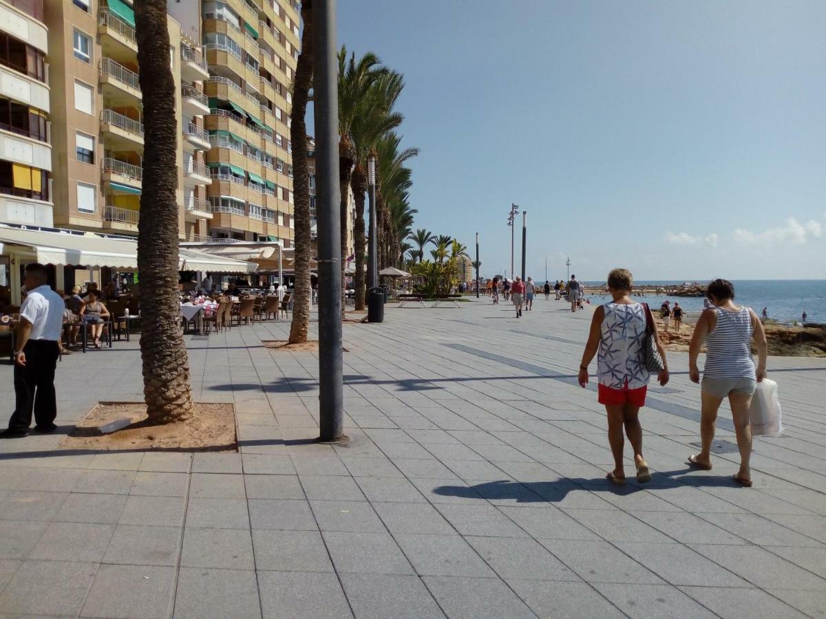 Edificio 1º Linea De Playa, En Paseo Maritimo De Torrevieja, Alicante, Costa Blanca Buitenkant foto