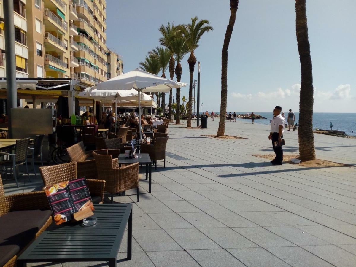 Edificio 1º Linea De Playa, En Paseo Maritimo De Torrevieja, Alicante, Costa Blanca Buitenkant foto